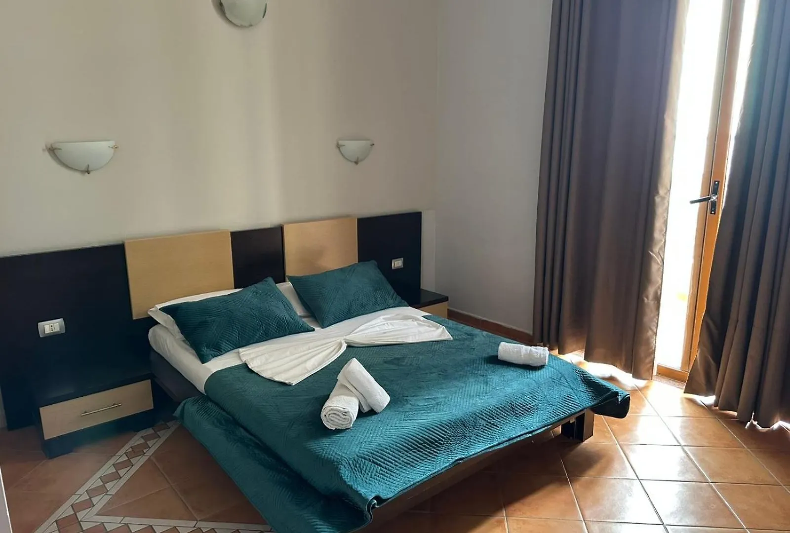 ***  Hotel Ceka Sarandë Albania